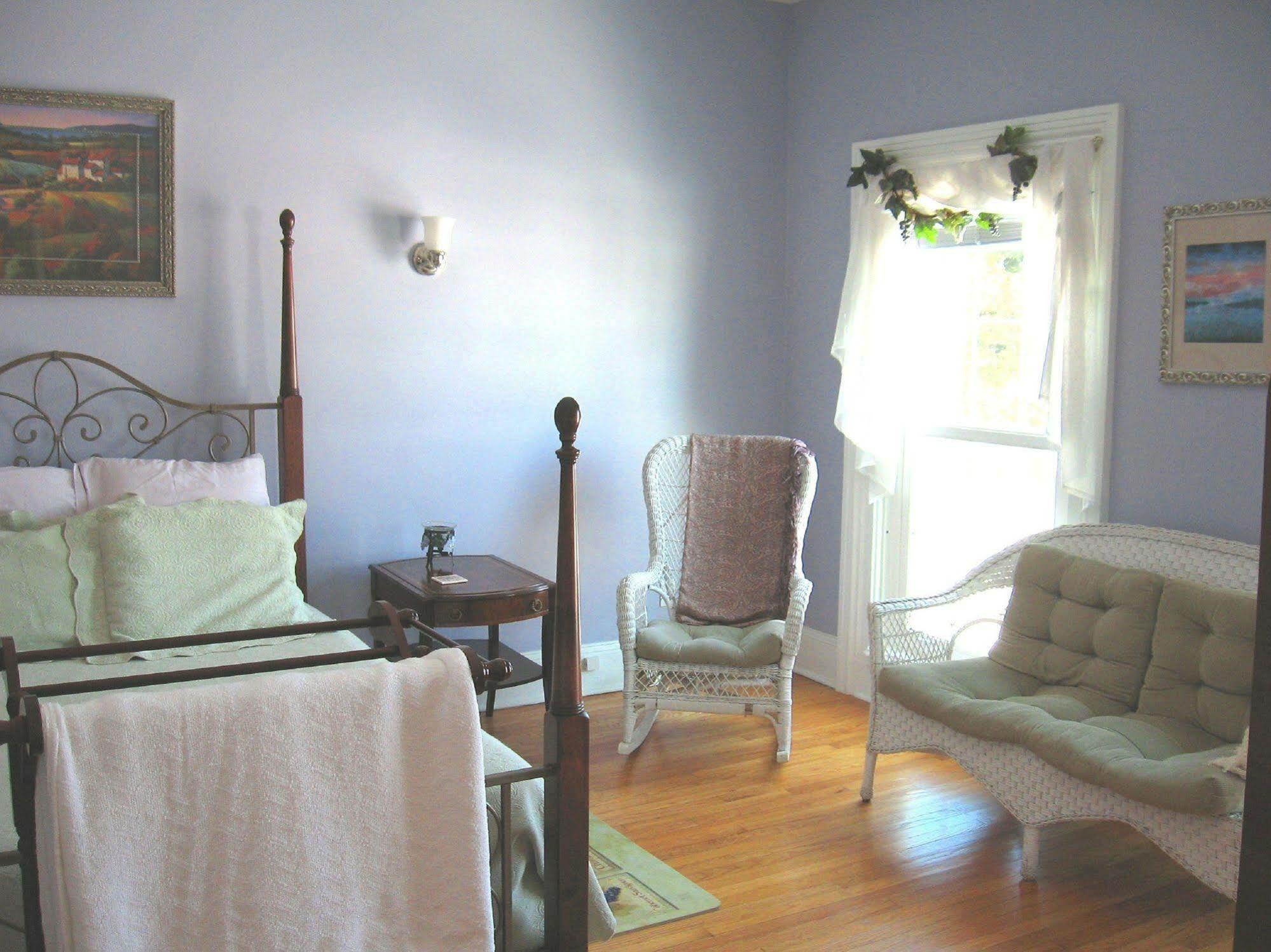 Mariaville Lake B & B Pattersonville Номер фото
